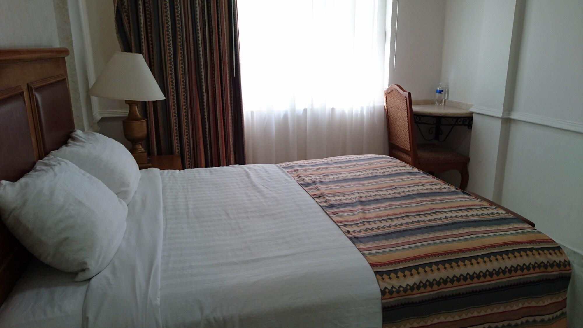 Отель Savoy Express Торреон Экстерьер фото