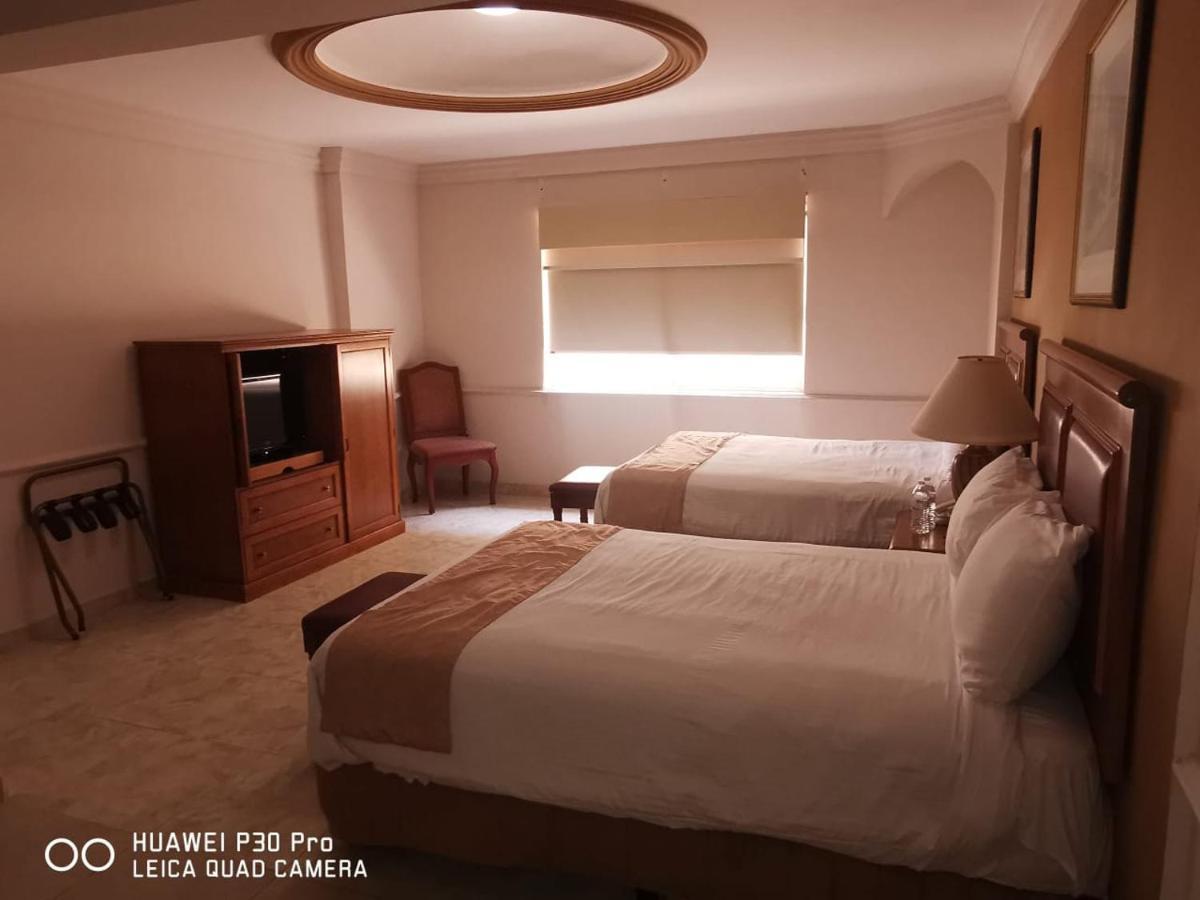 Отель Savoy Express Торреон Экстерьер фото